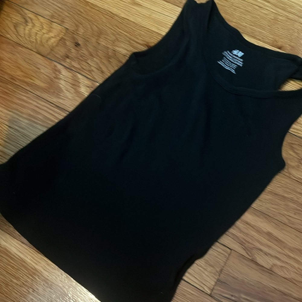 Boys H&M tank top bundle some signs of wear 4-6 years. - Picture 6 of 7